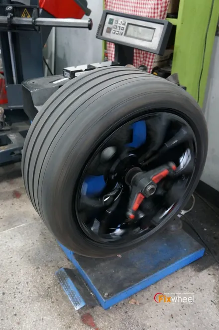 [휠도색]BMW X6(F16) 유광블랙으로 휠도색 / 하남시 풍산동