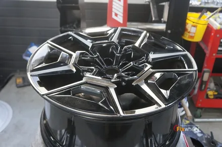 BMW XM 블랙색상 휠긁힘 휠기스 휠복원 / 하남시 풍산동