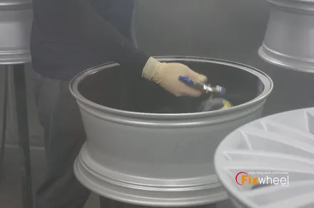 [랜드로버 디스커버리] 검정유광 휠도색 / 하남시 풍산동