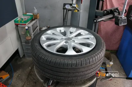 [벤츠 E300] 메탈릭실버 색상의 휠수리!! / 하남시 풍산동