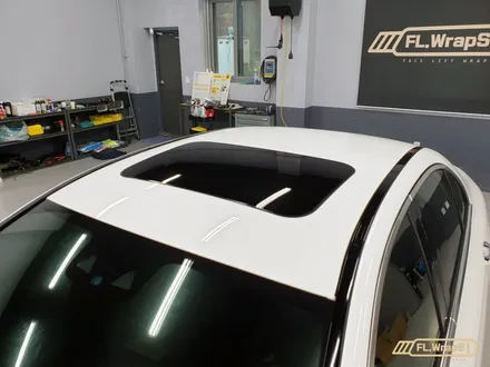 벤츠 E클래스 페이스리프트 E220d AMG 라인 유광블랙 루프스킨 시공 - 강동구, 송파구, 미사 자동차 랩핑, PPF, 썬팅 추천 / 하남 랩핑 전문 플랩스 / 하남 천현동