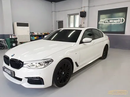 BMW G30 5시리즈 윈도우몰딩 크롬죽이기 랩핑 시공 - 경기 광주, 양평, 남양주 랩핑 추천 / 서울 강동, 송파, 미사 자동차 랩핑, 루프스킨 전문 :: 하남 플랩스 / 하남 천현동