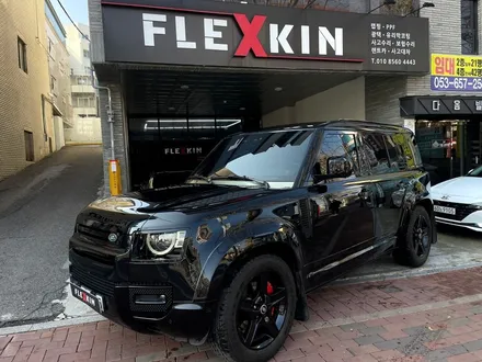 대구 경북 AX 고광택 랩핑 전문점 플렉스킨에서 랜드로버 디펜더 셀프힐링 고광택 슈퍼 블랙으로 전체랩핑 시공 ! / 대구 남구