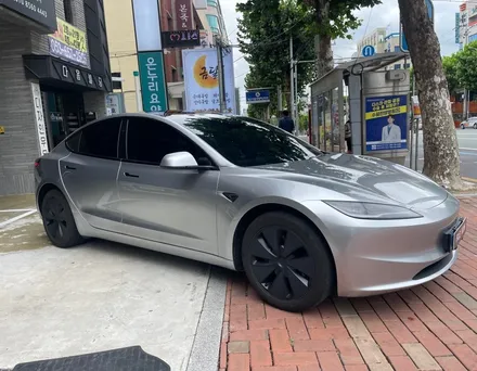 대구 경북 AX 고광택 랩핑 전문점 플렉스킨에서 테슬라 모델3 하이랜드 포르쉐 GT 실버 컬러로 전체랩핑 시공! / 대구 남구 대명동