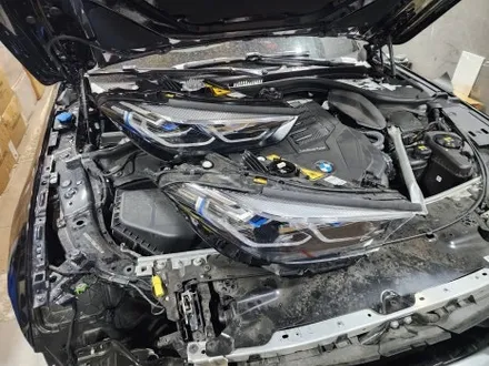 BMW 840i 사고수리(보험수리)로 아이코닉글로우 장착 & 850i 개조 가능합니다.