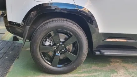 랜드로버 디펜더 D300 튜닝! 범고래 닮은 P400X 만들어볼까?