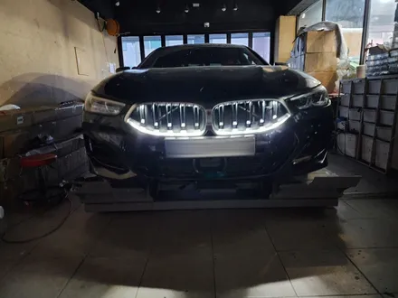 BMW 840i 사고수리(보험수리)로 아이코닉글로우 장착 & 850i 개조 가능합니다.