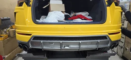 서울 부산 람보르기니 우루스 후방사고 수리, 카본 디퓨저 교체 완료