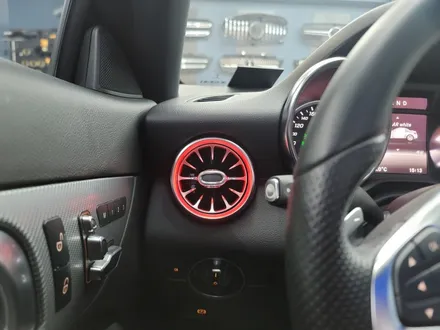벤츠 SLC 43amg - 순정연동12색 송풍구엠비언트 & 레드컬러 안전벨트 / 풋등 엠비언트 추가 시공까지~~~