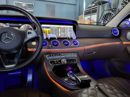 벤츠 E220d - 와이드콕핏 & 팬2 , 송풍구 엠비언트, 3D 부메스터 \