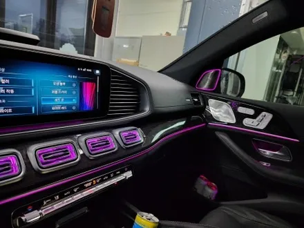 벤츠 Gle400d - 송풍구 & 부메스터 엠비언트 / 리어 모니터