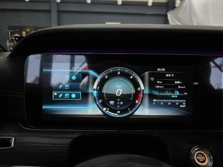 벤츠 e220d 쿠페 - 와이드콕핏, 송풍구엠비언트, 멀티컬러 코딩