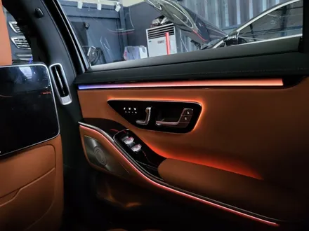 벤츠 w223 S500- 액티브 엠비언트 , 4D 부메스터
