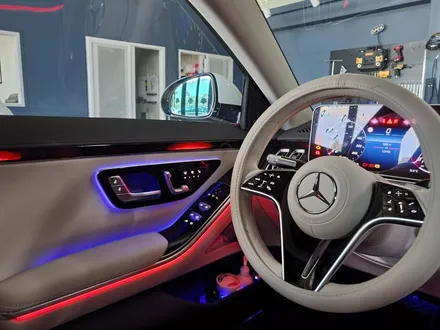 벤츠 W223 S350d 숏바디 - 액티브 엠비언트