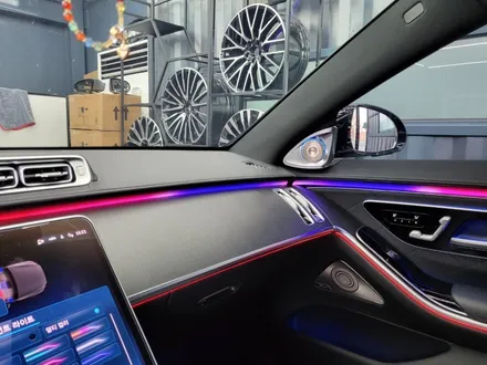 벤츠W223 S450 - 액티브 엠비언트 & 4D 부메스터 \