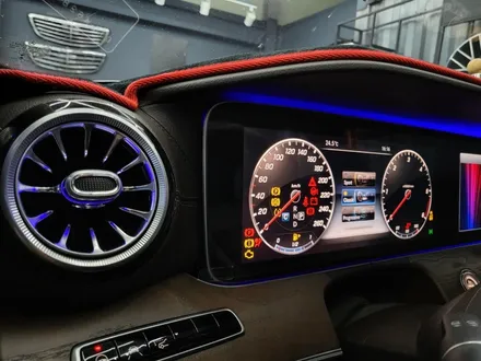 벤츠E220d - \' E클래스 실내 끝판왕 \' 와이드콕핏 , 송풍구 엠비언트, 3D부메스터