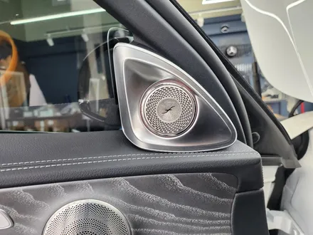 벤츠 E350- 송풍구엠비언트(벤츠정품led), 4d부메스터(애프터), 계기판상단엠비언트(벤츠정품), R버튼(벤츠정품)