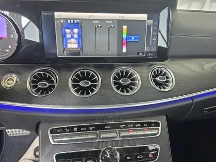벤츠 e220d 쿠페 - 와이드콕핏, 송풍구엠비언트, 멀티컬러 코딩