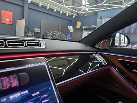 벤츠 S클래스 실내 튜닝 ] 벤츠 S500 - 액티브엠비언트 & 4D부메스터   \