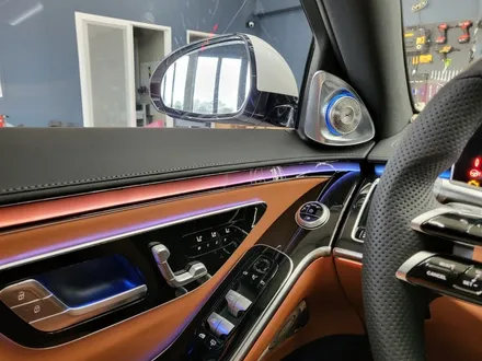 벤츠 w223 S500- 액티브 엠비언트 , 4D 부메스터