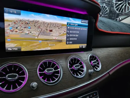 벤츠E220d - \' E클래스 실내 끝판왕 \' 와이드콕핏 , 송풍구 엠비언트, 3D부메스터