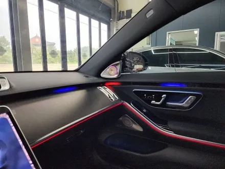 벤츠 S350d - 액티브 엠비언트 & 4d부메스터 패키지 \