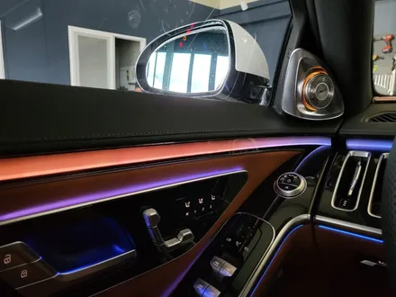 벤츠 w223 S500- 액티브 엠비언트 , 4D 부메스터