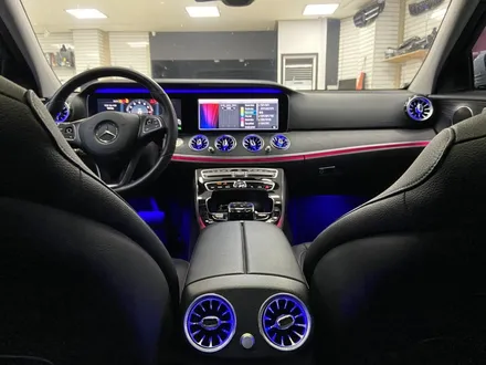 17년식 W213 E300 송풍구엠비언트 프론트, 리어까지 국산 하이클라스 LED 적용! 벤츠코딩 멀티컬러 활성화