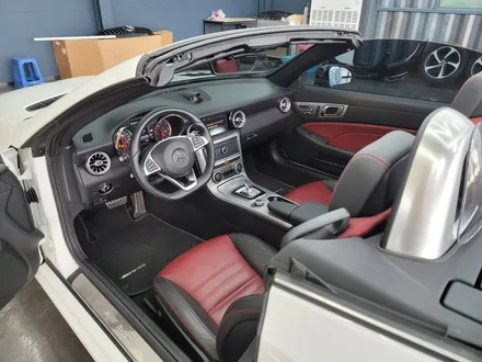 벤츠 SLC 43amg - 순정연동12색 송풍구엠비언트 & 레드컬러 안전벨트 / 풋등 엠비언트 추가 시공까지~~~