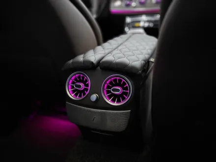 벤츠E220d - \' E클래스 실내 끝판왕 \' 와이드콕핏 , 송풍구 엠비언트, 3D부메스터