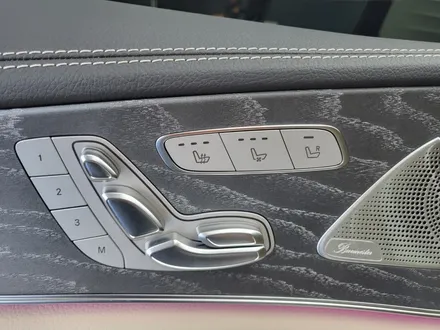 벤츠 CLS450 -  와이드콕핏 상단 엠비언트, 2열송풍구 엠비언트, R버튼