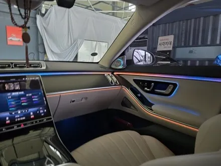 벤츠 w223 s350d - 액티브 엠비언트, 4d 부메스터