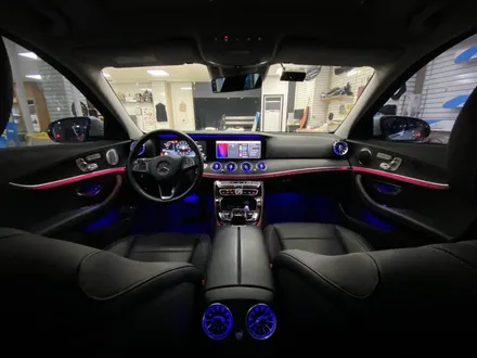 17년식 W213 E300 송풍구엠비언트 프론트, 리어까지 국산 하이클라스 LED 적용! 벤츠코딩 멀티컬러 활성화