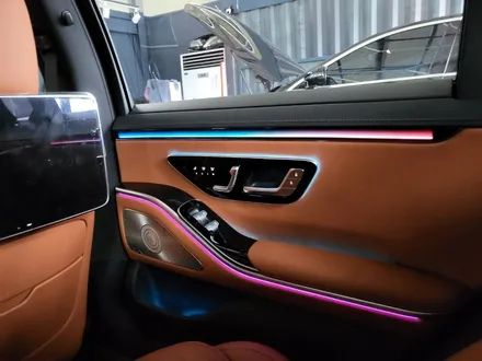 벤츠 w223 S500- 액티브 엠비언트 , 4D 부메스터