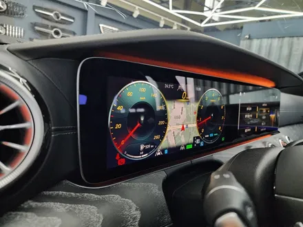 벤츠 E350- 송풍구엠비언트(벤츠정품led), 4d부메스터(애프터), 계기판상단엠비언트(벤츠정품), R버튼(벤츠정품)