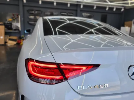 벤츠 CLS450 -  와이드콕핏 상단 엠비언트, 2열송풍구 엠비언트, R버튼