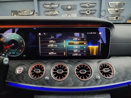 벤츠 E350- 송풍구엠비언트(벤츠정품led), 4d부메스터(애프터), 계기판상단엠비언트(벤츠정품), R버튼(벤츠정품)
