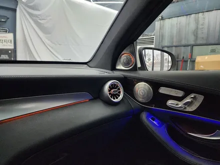 벤츠 Glc300 - 송풍구엠비언트 & 3d부메스터 & 데시보드 엠비언트(전체 벤츠정품led) / 미드레인지 커버 교체