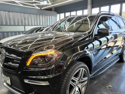 벤츠 GL 63amg - 12색 엠비언트, 멀티컬러 기능까지~