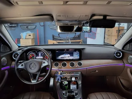 벤츠 E220d - 와이드콕핏 & 팬2 , 송풍구 엠비언트, 3D 부메스터 \