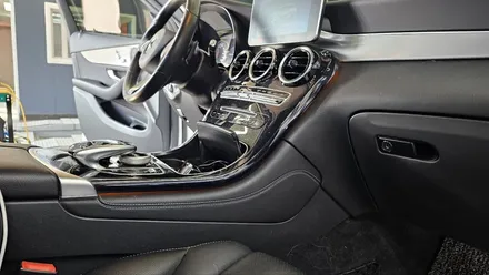 벤츠 Glc220d - 64색 컬러확장 및 송풍구엠비언트 / 세로 그릴 시공