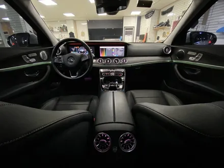 17년식 W213 E300 송풍구엠비언트 프론트, 리어까지 국산 하이클라스 LED 적용! 벤츠코딩 멀티컬러 활성화