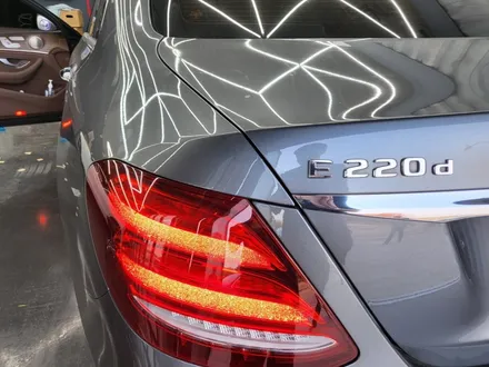 벤츠E220d - \' E클래스 실내 끝판왕 \' 와이드콕핏 , 송풍구 엠비언트, 3D부메스터
