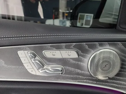 벤츠 E350- 송풍구엠비언트(벤츠정품led), 4d부메스터(애프터), 계기판상단엠비언트(벤츠정품), R버튼(벤츠정품)
