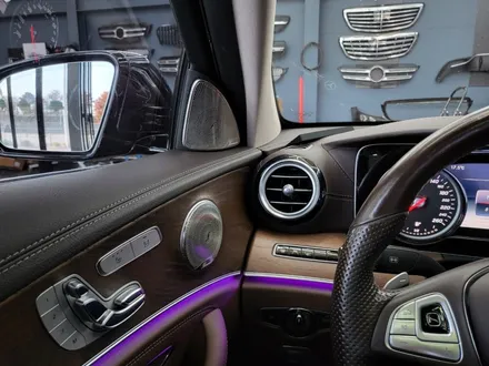 벤츠 E220d - 와이드콕핏 & 팬2 , 송풍구 엠비언트, 3D 부메스터 \