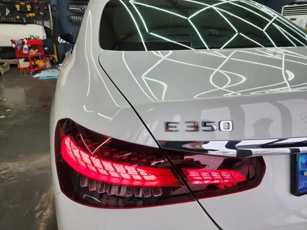 벤츠 E350 - 신차출고엔 역시 송풍구 엠비언트 & 3D부메스터 SET 시공이 필수 ! 그리고 도어스팟 !