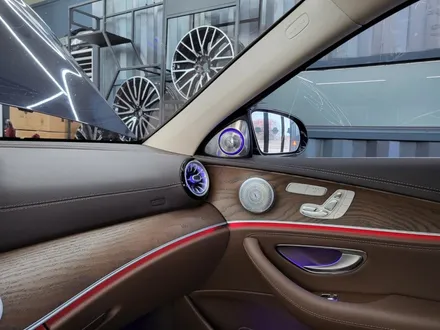 벤츠 E220d - 와이드콕핏 & 팬2 , 송풍구 엠비언트, 3D 부메스터 \