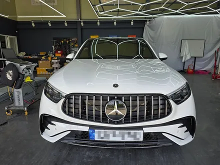 벤츠 glc300 - 빠질수없는 세로 그릴와 송풍구 엠비언트 시공으로 차량 외.내부 드레스업 !!!