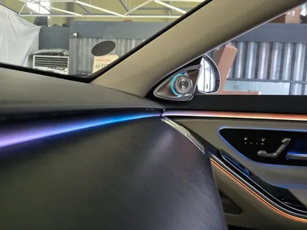 벤츠 w223 s350d - 액티브 엠비언트, 4d 부메스터