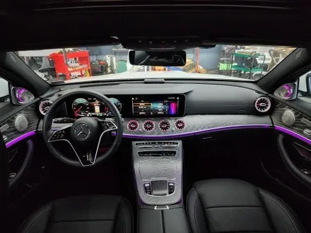 벤츠 E350- 송풍구엠비언트(벤츠정품led), 4d부메스터(애프터), 계기판상단엠비언트(벤츠정품), R버튼(벤츠정품)